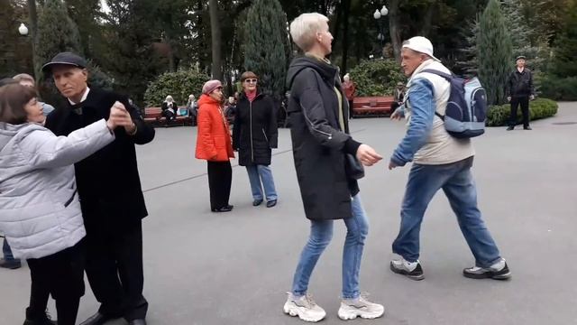 Налейте шампанского!!!??Танцы в парке Горького!!!??Харьков 2021 смотреть онлайн