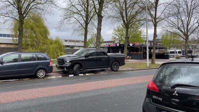 WHY are there SO MANY AMERICAN pickup trucks in The Netherlands?? AMERICA!! смотреть онлайн