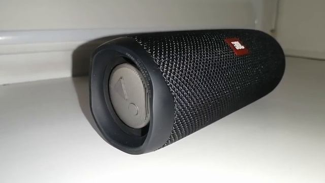 Колонка JBL FLIP 5 LFM 60% Bass Test смотреть онлайн