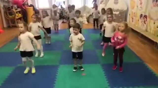 Новогодняя разминка в средней группе смотреть онлайн