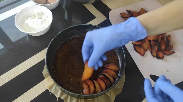Быстрый и вкусный сливовый пирог-перевертыш. смотреть онлайн