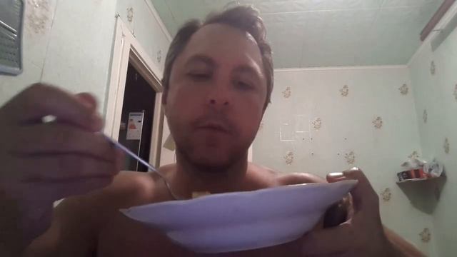 MUKBANG. ТУШЁННАЯ КАРТОШКА С ГРИБАМИ И МЯСОМ, В СМЕТАННОМ СОУСЕ. ОБЖОР.