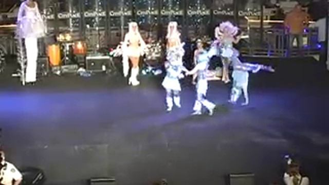 Acro-Dance Trio смотреть онлайн