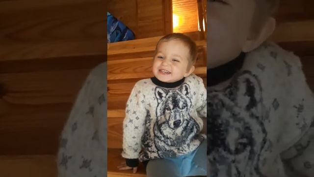 Илюша слушает сказку (2 г.4м) смотреть онлайн