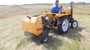 Пресс-подборщик  RXYK для минитрактора в работе