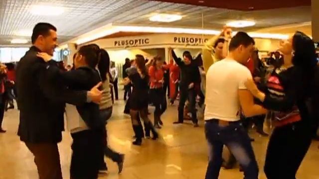 Salsa/Bachata Flashmob Galati-Braila смотреть онлайн