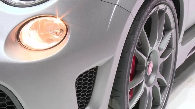 Abarth 695 Biposto Premiere at Geneva Auto Show 2014 | AutoMotoTV смотреть онлайн