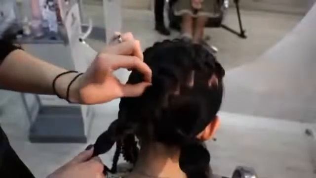 Прическа с Косами Видео Уроки Онлайн 2014. Ретро Прическа. Hairstyles with braids video tu смотреть онлайн