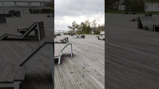 Деревянная набережная в парке,на побережье Финского залива смотреть онлайн