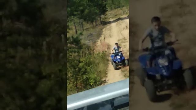 Еду на квадроцикле 