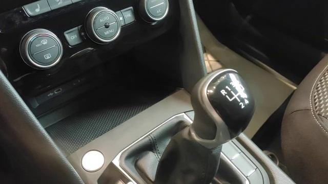 Самый дешёвый Volkswagen Taos, обзор комплектации Respect 1.6 смотреть онлайн