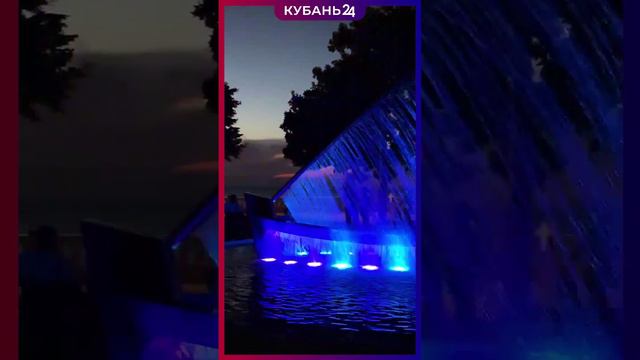 Диско-фонтан поднимает настроение отдыхающим в Приморско-Ахтарске перед выходными смотреть онлайн