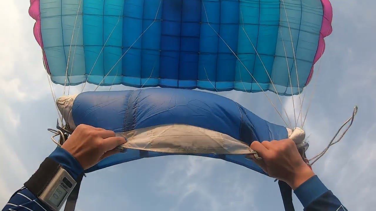 Прыжки Аэроград Коломна. Группа Фадеев FF 2022-08-27 Формация 5+1 (2 прыг) смотреть онлайн