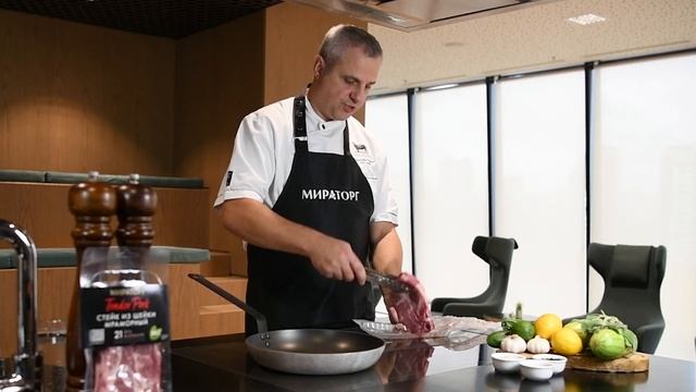Готовим стейк из свиной шейки Tender Pork от «Мираторг» смотреть онлайн