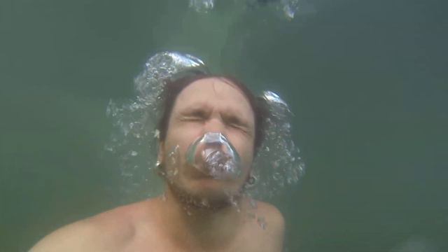 Ныряю в Бездонное озеро. Выходные под Нижним Тагилом. Урал смотреть онлайн