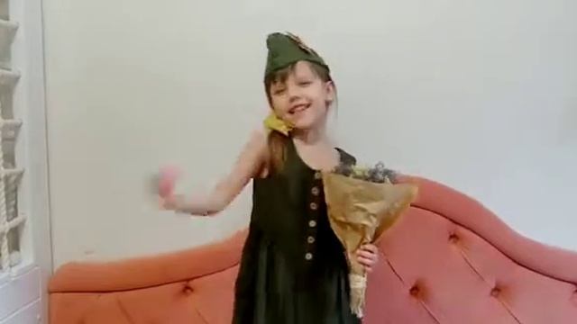 СТИХОТВОРЕНИЕ "Я ХОЧУ, ЧТОБ ВСЕ СМЕЯЛИСЬ" смотреть онлайн