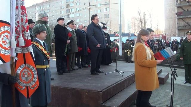 6 ноября 2015 г.. П.Нахабино, ул. Институтская. Открытие сквера "300 лет инженерным войскам России" смотреть онлайн