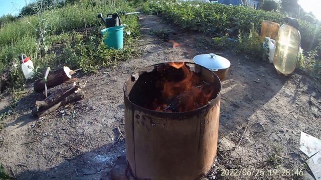 Лето на даче. ГОТОВИМ НА ДАЧЕ кашу, плов, картошку в казане на открытом огне. смотреть онлайн