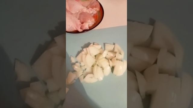 готовим плов . мясо куриное 500гр морковь ? 1кг Лук 2шт рис 800гр масло 250мл соль смотреть онлайн