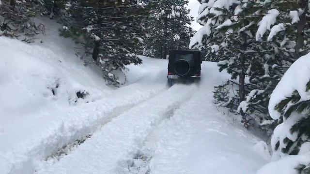 Mercedes G Class w460 in snow смотреть онлайн