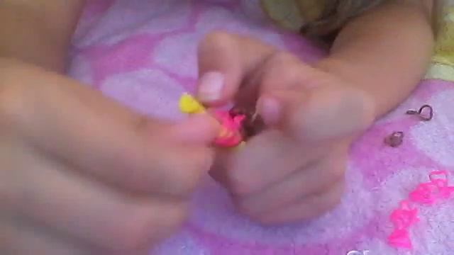 Как сплести браслет легко и просто из резиночек "Венеция". смотреть онлайн