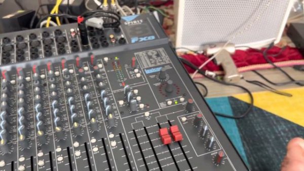 Mixer soundcraf spirit fx8 made in England có efects