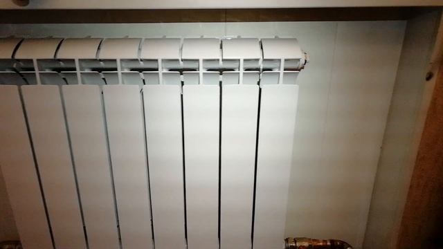 Биметаллический радиатор, нижнее подключение. смотреть онлайн