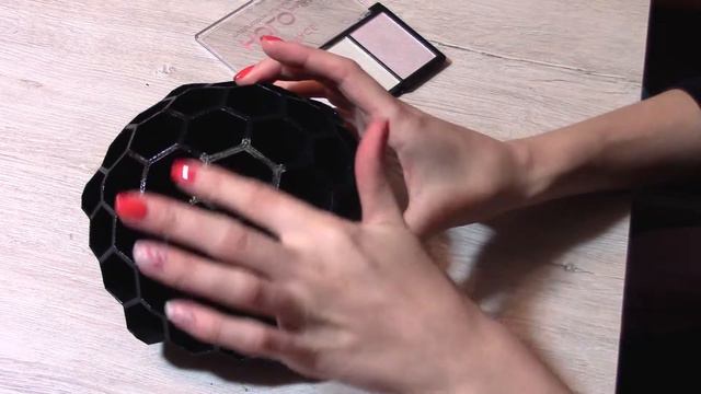 Идея нестандартного применения палетки голографических хайлайтеров смотреть онлайн