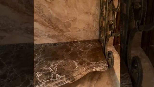Столешница из мрамора и мойка из травертина смотреть онлайн