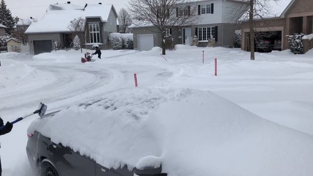 Cleaning Snow off my car / snow cleaning смотреть онлайн