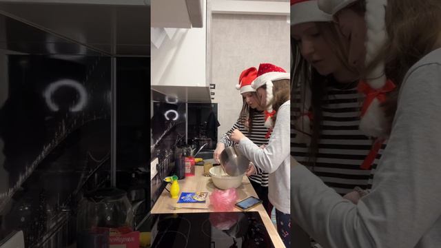 ПРЯНИКИ К РОЖДЕСТВУ🎄✨ Граммовки в тг: tc_pauna🥰 #рождество #готовимдома #новыйгод смотреть онлайн