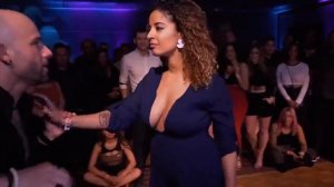 Танцуют Таня Алемана и Джордж Атака  Ataca & La Alemana  Jorge Burgos и Tanja Kensinger band odessa