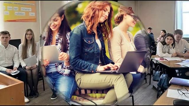 Идет студенточка по улицам Парижа... смотреть онлайн