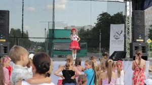 ПОЕТ Девочка!!!!!   7 лет !!!!!!  Анастасiя.wmv