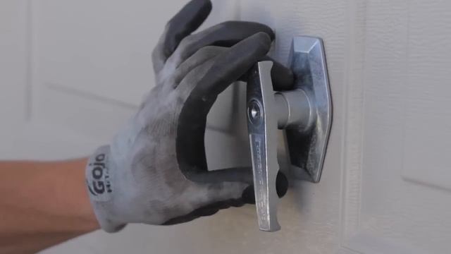 Garage Door Help : How to Replace a Garage Door Lock or Handle смотреть онлайн