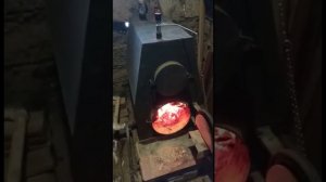 Диво Изуран работает на угле!