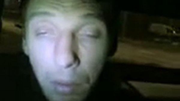 Уставший Артур идет с работы-))).mp4