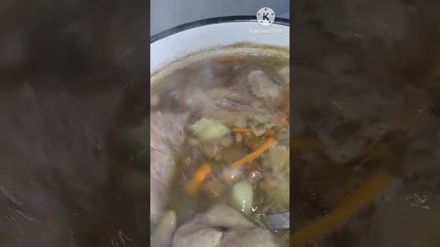 Суп грибной с ножками грибов шиитаке. Очень вкусно и полезно !