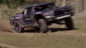 Безумные Гонки на Джипе !