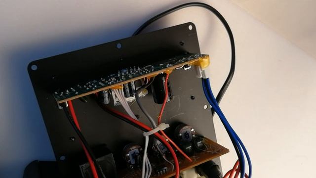 Microlab Solo1 MK3 фонит. Microlab нет звука. смотреть онлайн