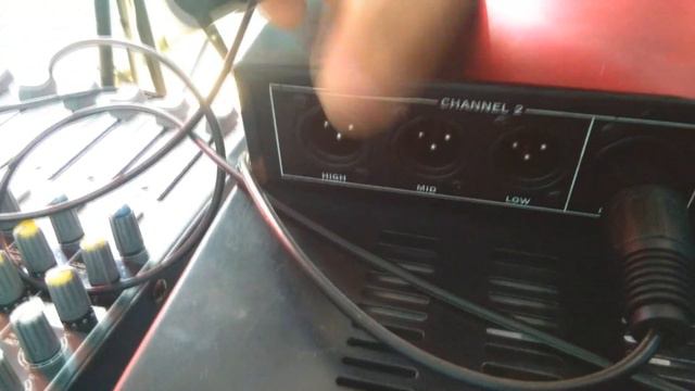 2Way Single-AMPLIFIER CROSSOVER SETUP - Audio Equipment Hacks - Tutorial - Guide