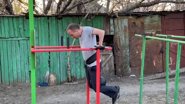 №19#ОТЖИМАНИЯ НА БРУСЬЯХ + 32 КГ Dips +32 kg смотреть онлайн