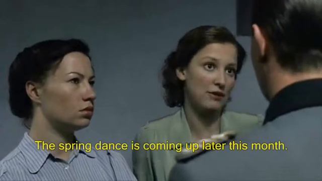 Traudl And Gerda Want The Dress смотреть онлайн