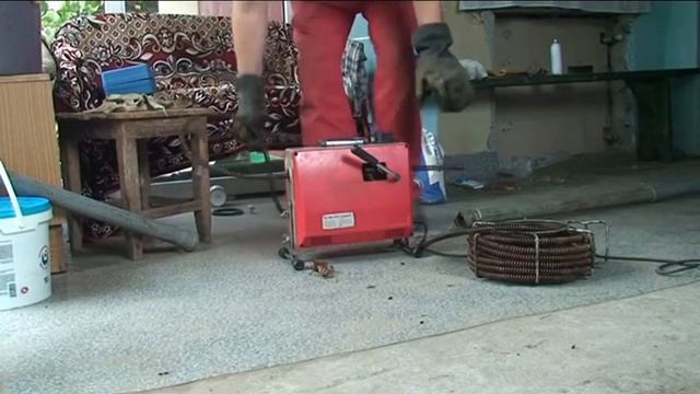 Прочистка канализационных труб Apex Pipe cleaner 100 смотреть онлайн
