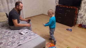 Радиоуправляемый квадрокоптер. Квадрокоптер для детей. Кому достанется папе или сыну?!