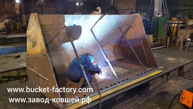 Ремонт ковша фронтального погрузчика / Repairing A Front End Loader Bucket смотреть онлайн