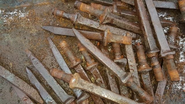 Бороную землю на ЮМЗ-6 со скоростью 11 км/ч. смотреть онлайн