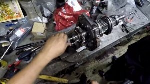 Ремонт мкпп FS5W71C на Nissan Terrano 2 R20 KA24E. Часть 3. Установка валов и вилок.