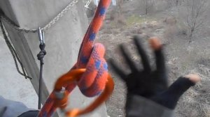 Безопасный спуск без спускового устройства. Узел уиаа.