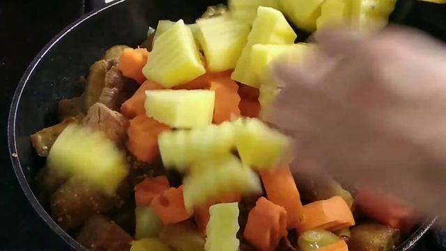#Свинина_с_овощами на сковородке, #тушёное_мясо с овощами смотреть онлайн